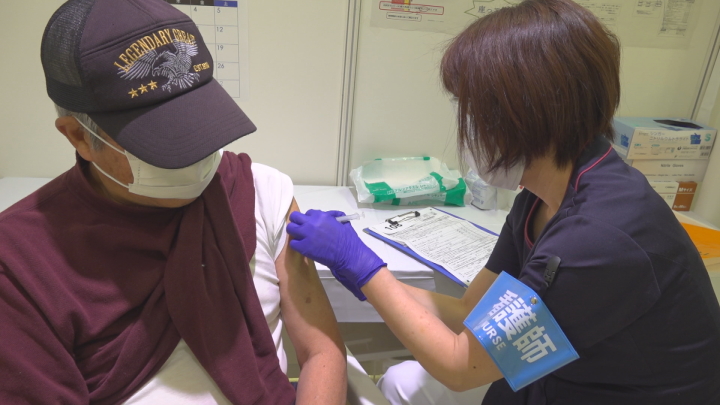 高齢者など対象　３回目の新型コロナワクチン接種始まる　山梨・甲府市