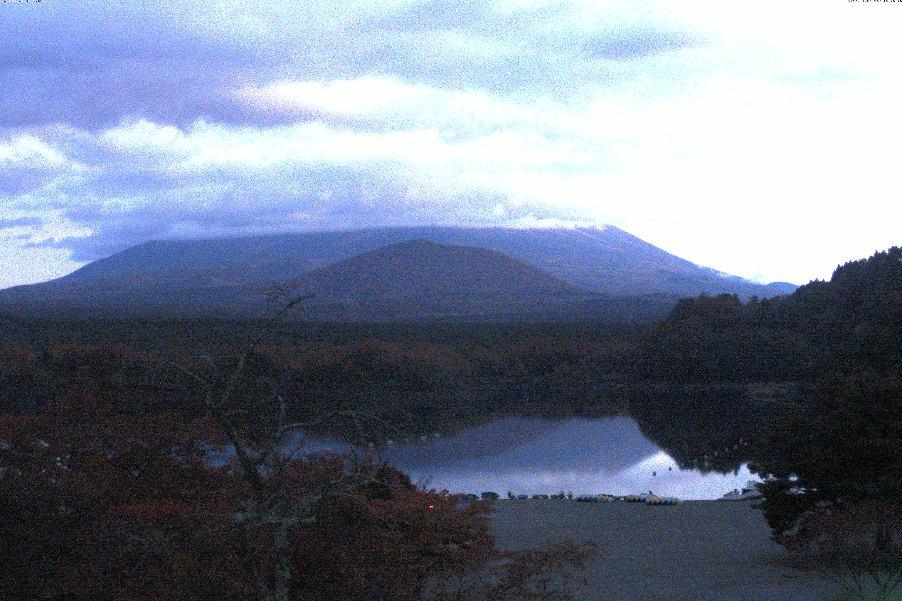 精進湖ライブカメラ