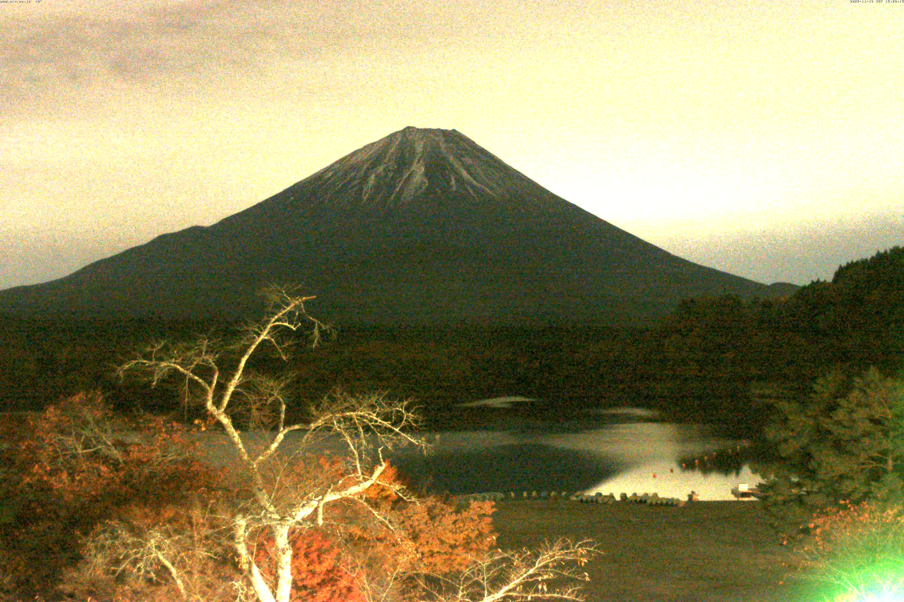 精進湖ライブカメラ
