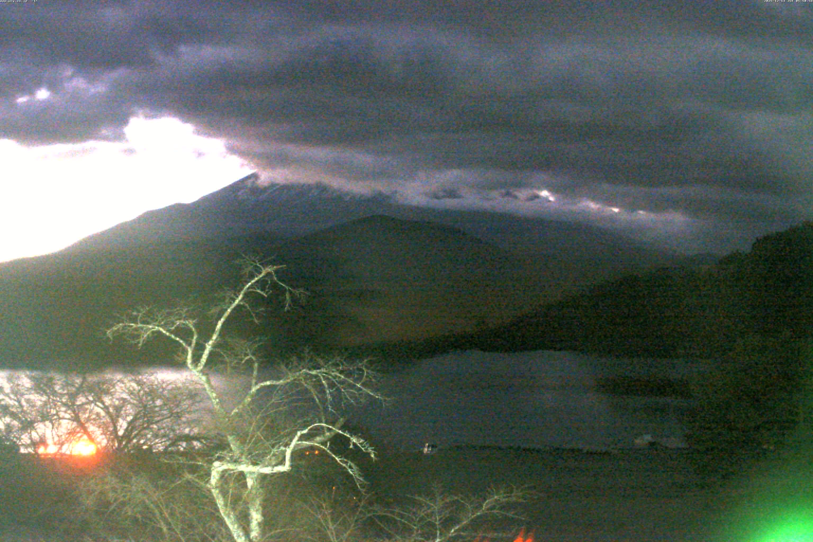 精進湖ライブカメラ