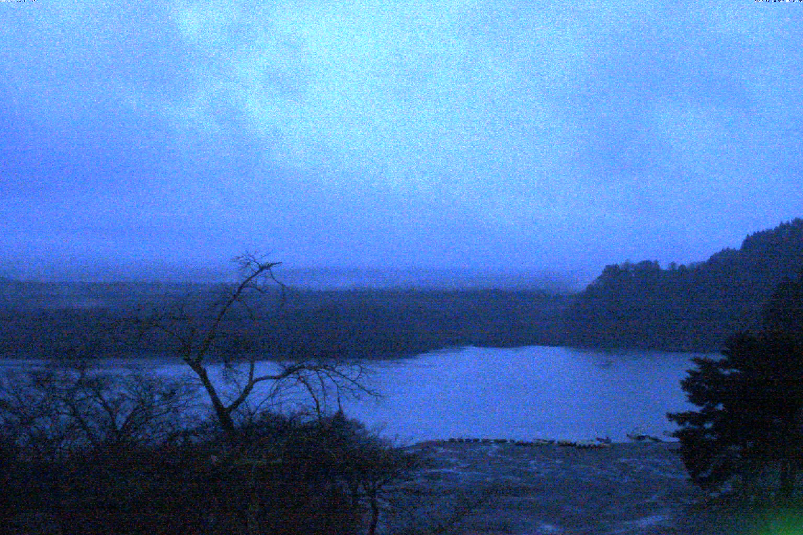 精進湖ライブカメラ