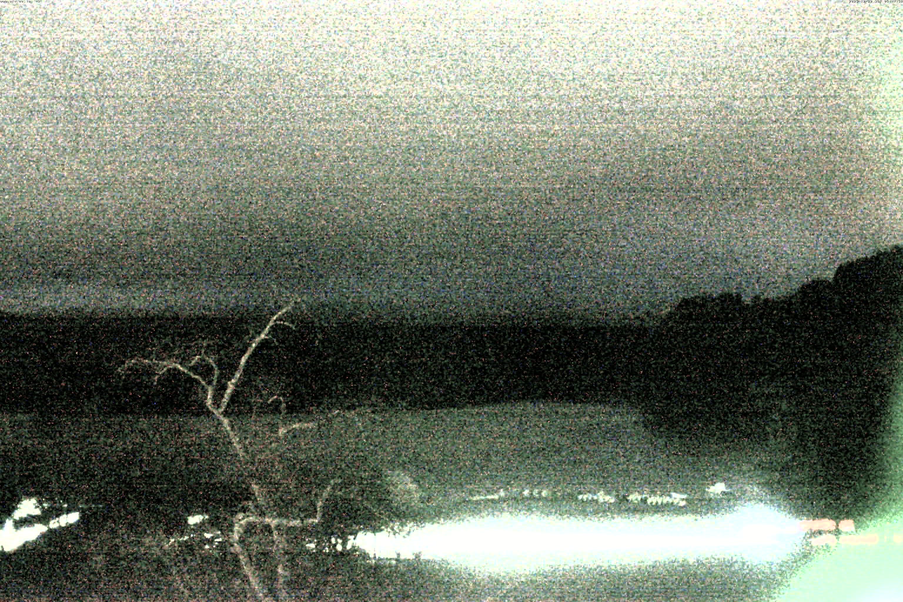 精進湖ライブカメラ