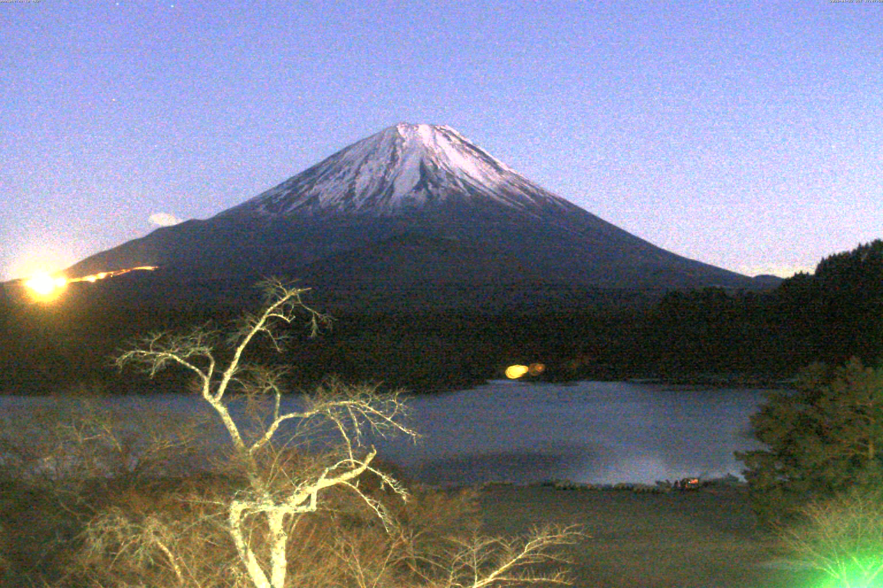 精進湖ライブカメラ