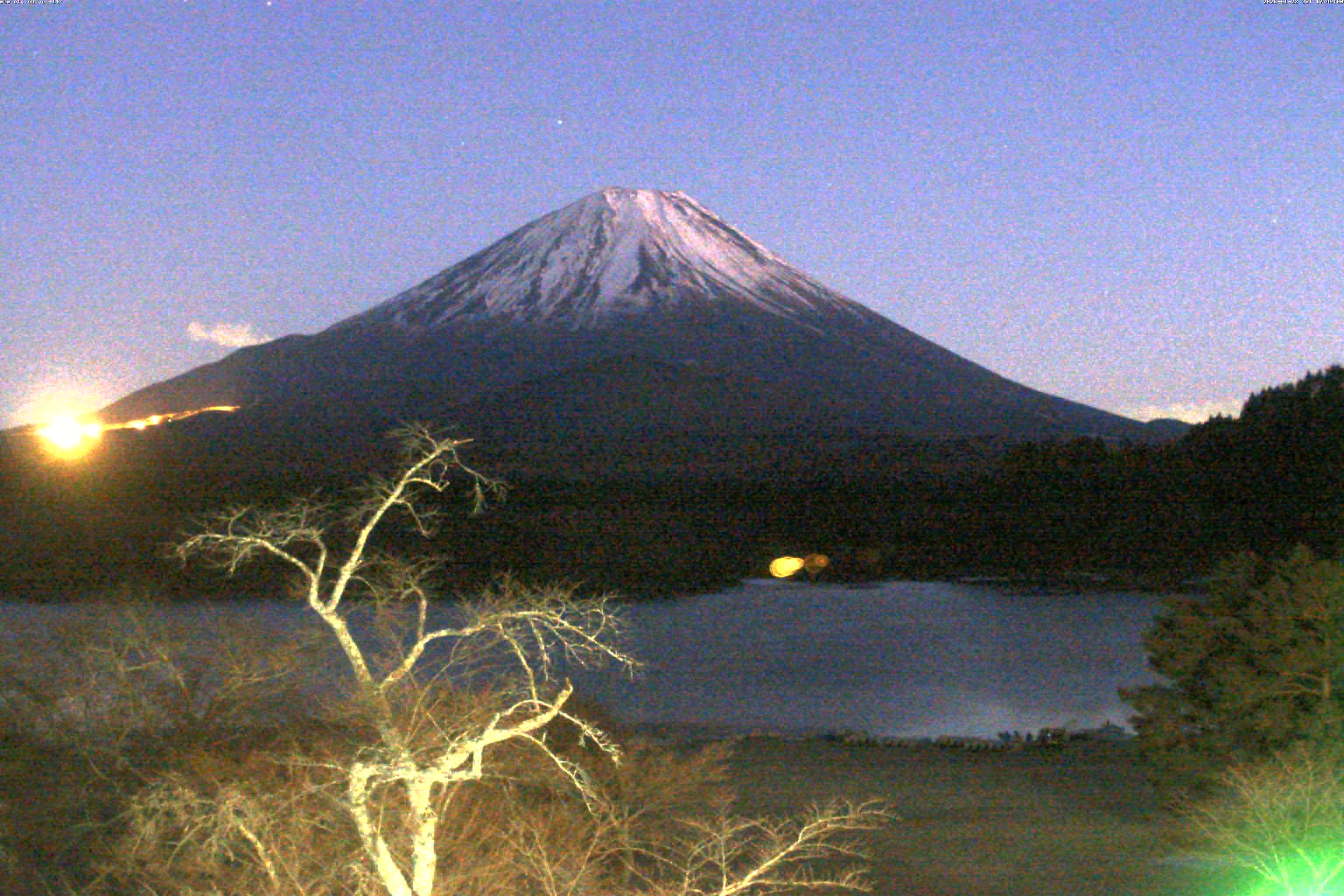 精進湖ライブカメラ