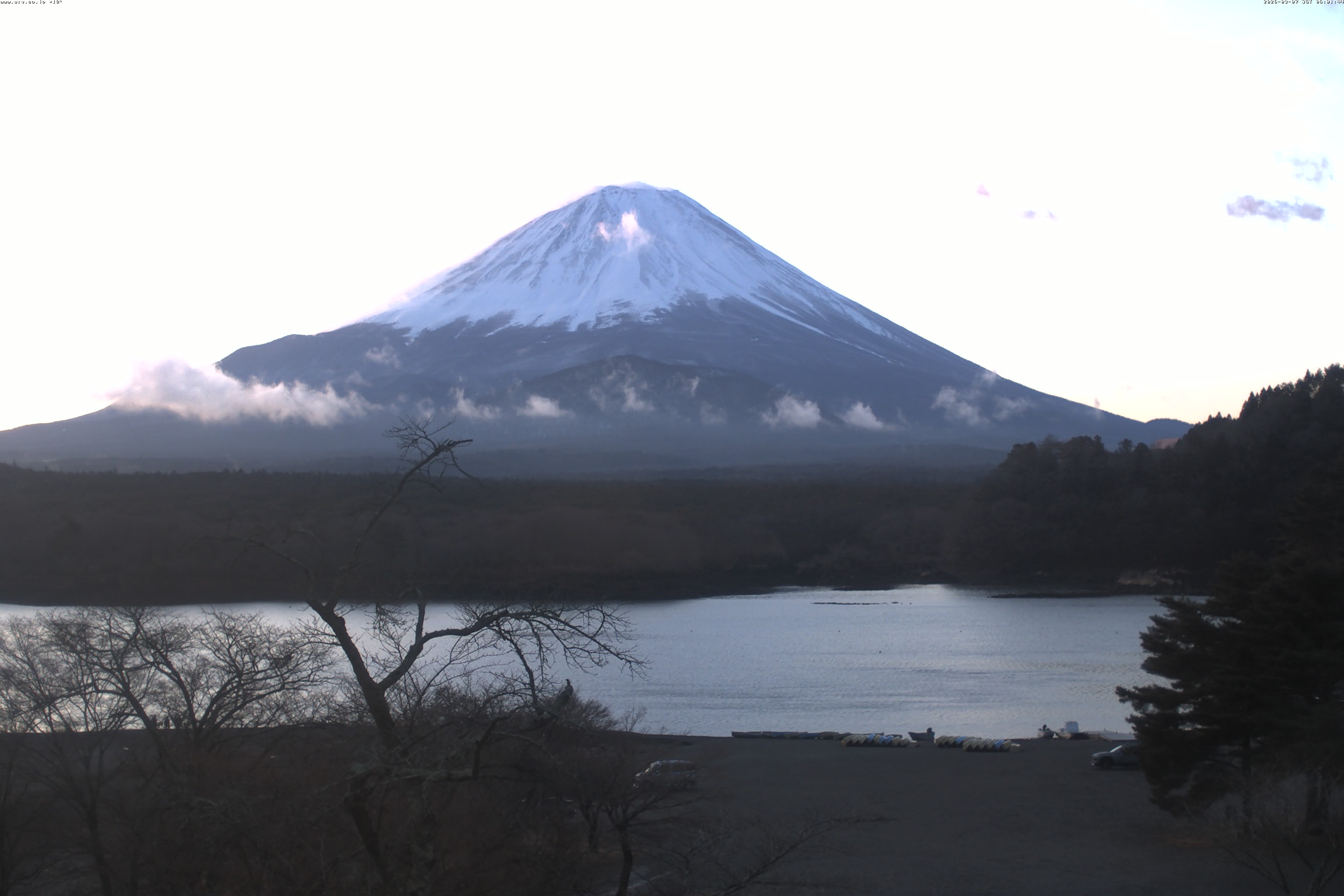 精進湖ライブカメラ
