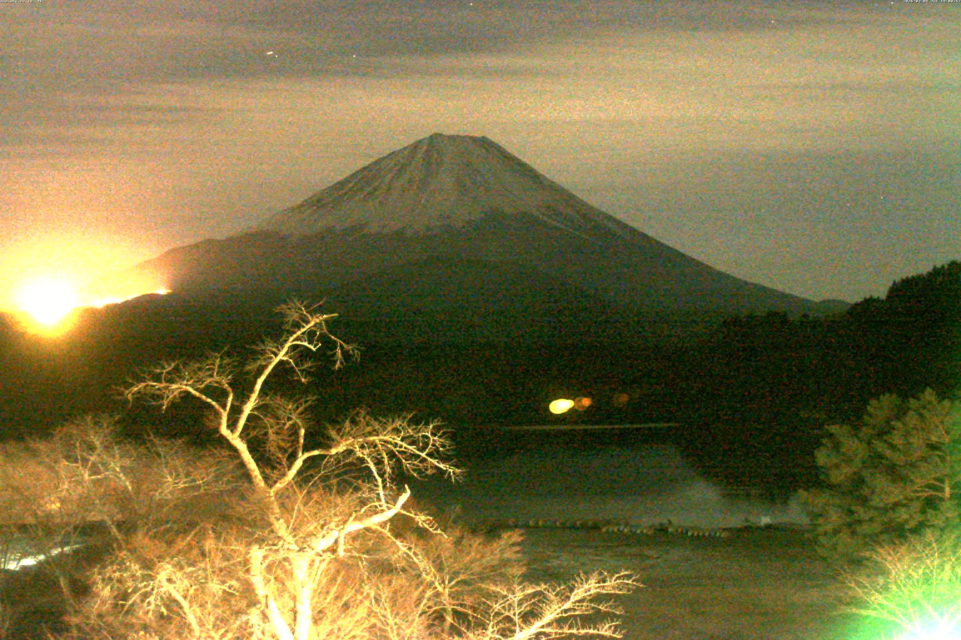 精進湖ライブカメラ