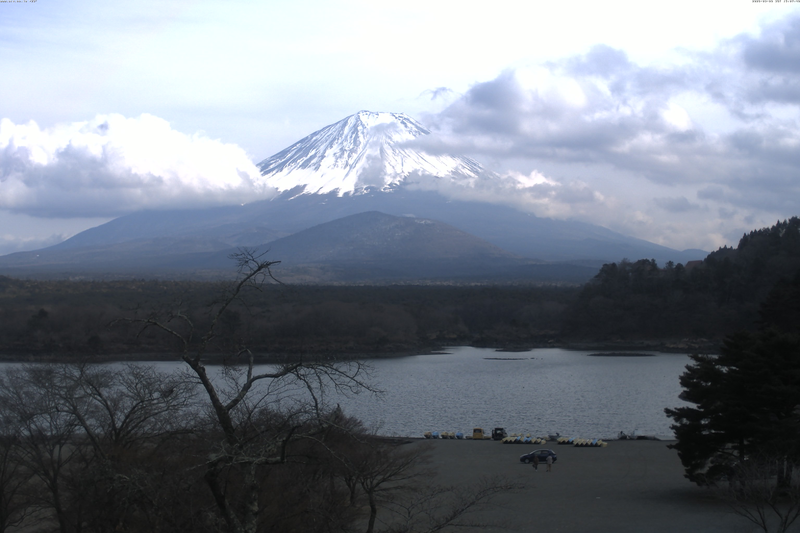 精進湖ライブカメラ
