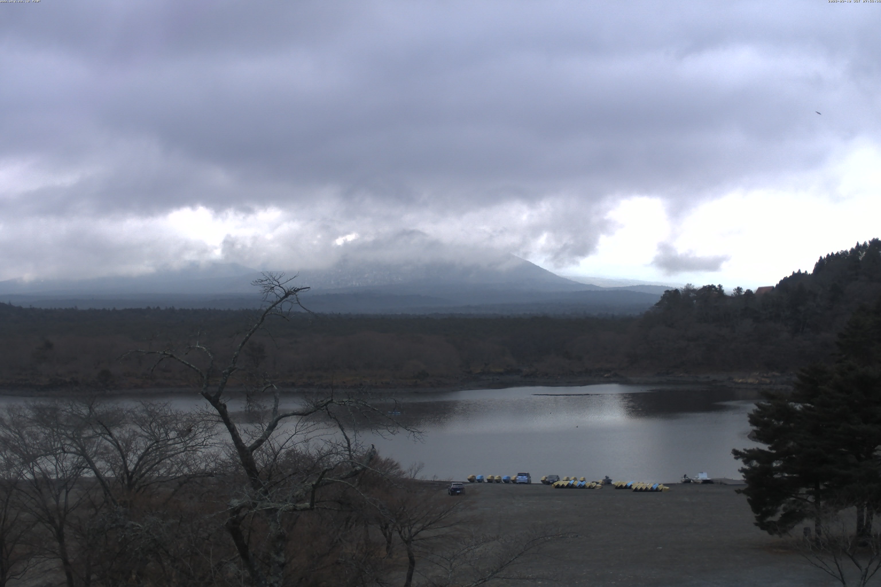 精進湖ライブカメラ
