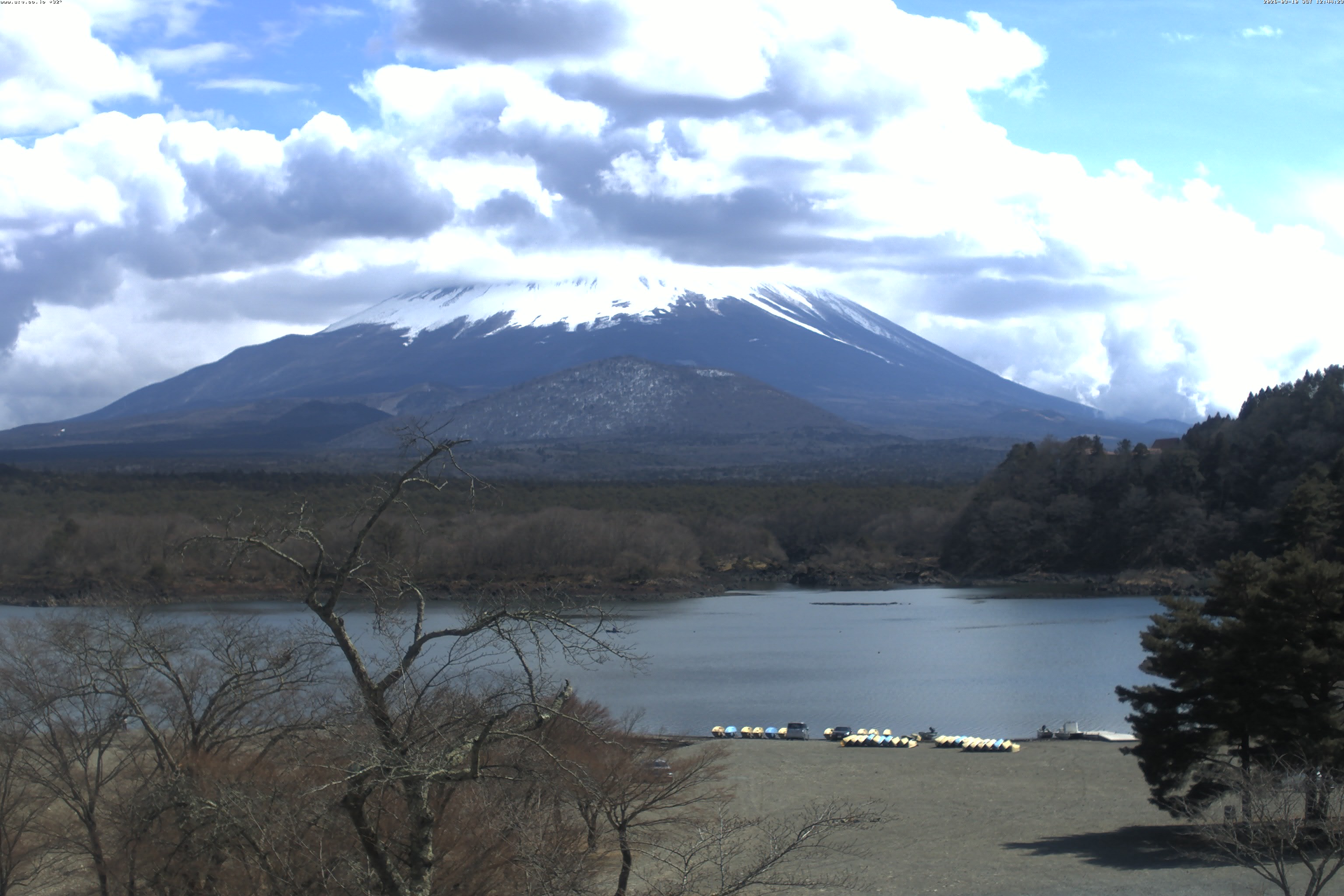 精進湖ライブカメラ