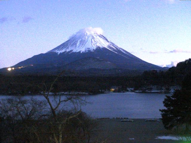 精進湖からの富士山