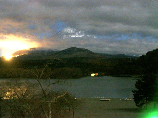 精進湖からの富士山