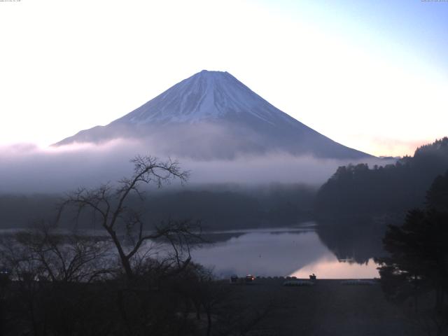 精進湖からの富士山