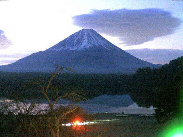 精進湖からの富士山