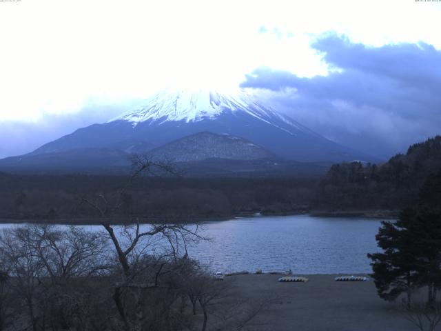精進湖からの富士山