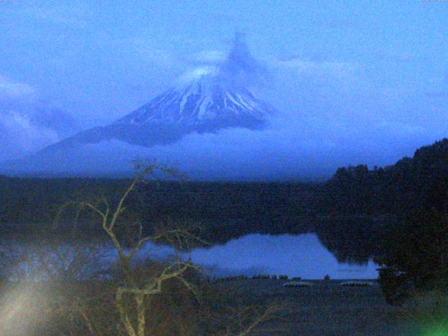 精進湖からの富士山