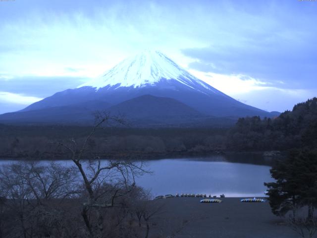 精進湖からの富士山