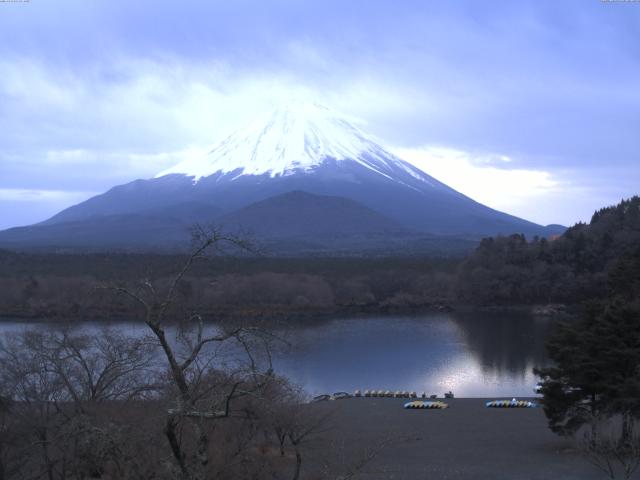 精進湖からの富士山