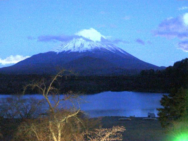 精進湖からの富士山