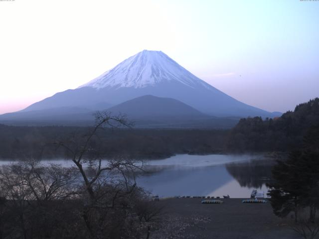 精進湖からの富士山