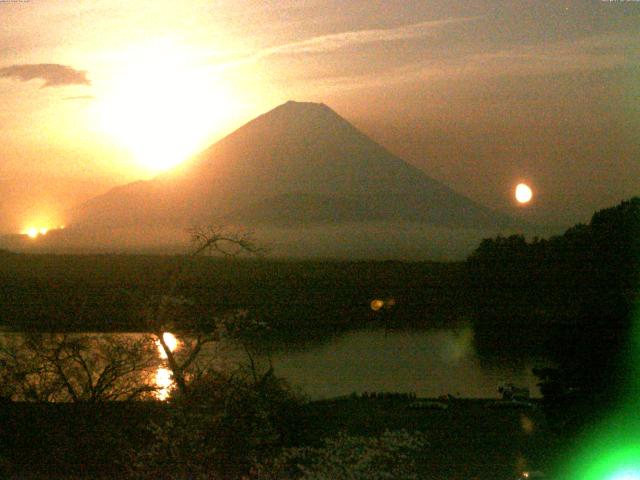精進湖からの富士山