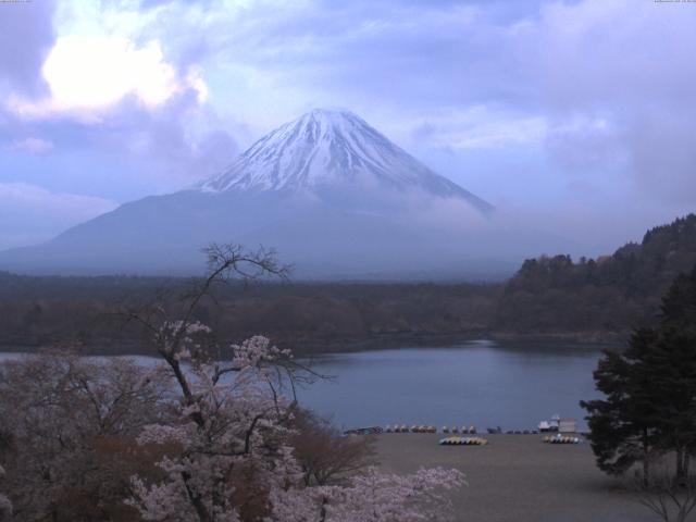 精進湖からの富士山