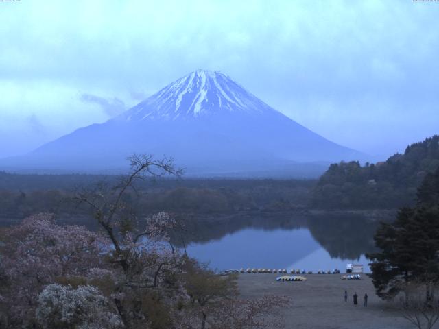 精進湖からの富士山