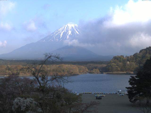 精進湖からの富士山