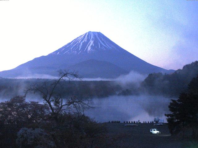 精進湖からの富士山
