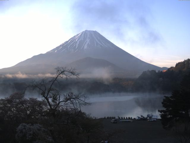 精進湖からの富士山