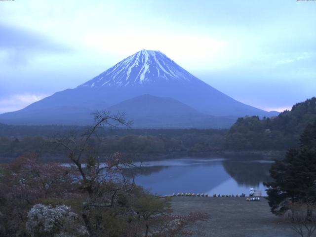 精進湖からの富士山