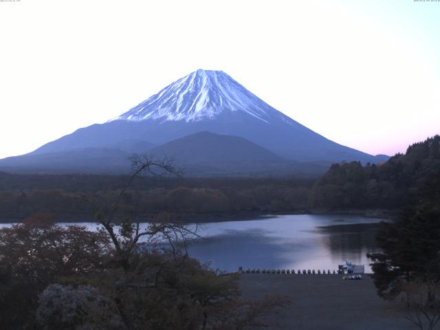 精進湖からの富士山