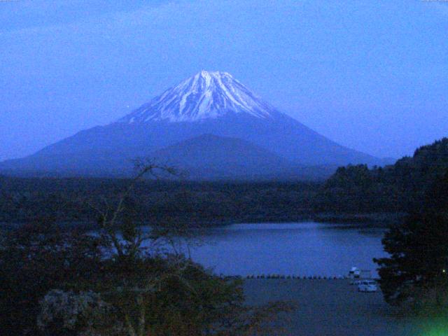 精進湖からの富士山