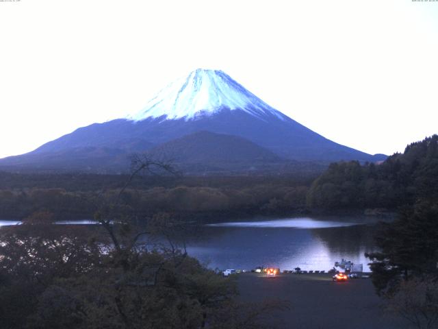 精進湖からの富士山