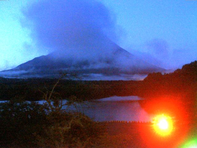 精進湖からの富士山