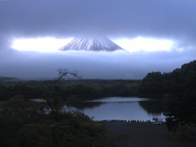 精進湖からの富士山
