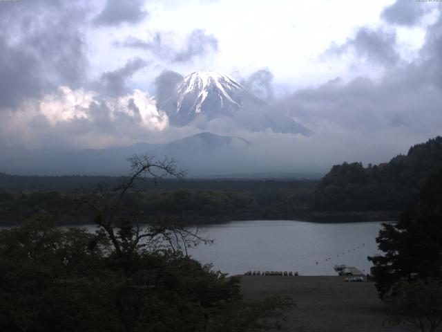 精進湖からの富士山