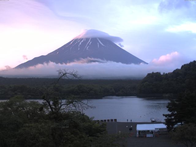精進湖からの富士山