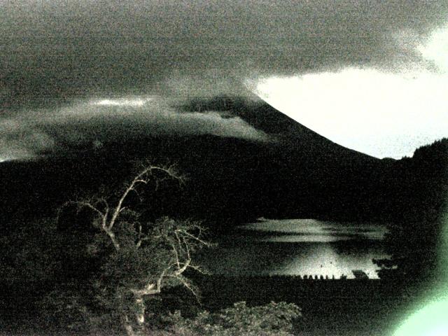 精進湖からの富士山