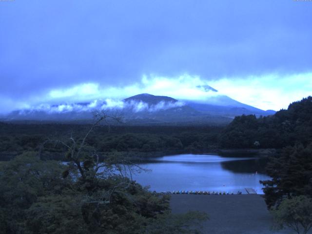 精進湖からの富士山