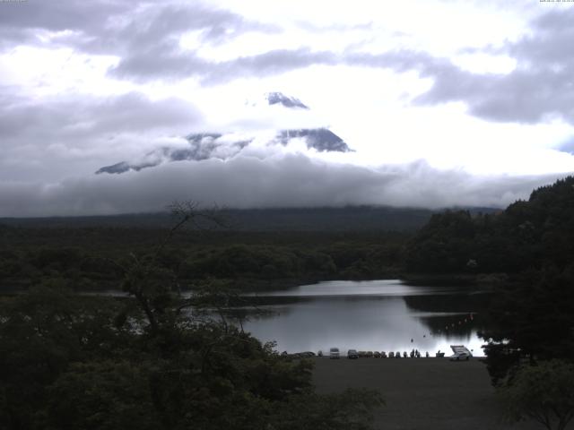 精進湖からの富士山