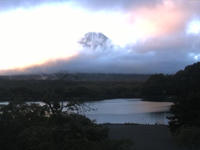 精進湖からの富士山