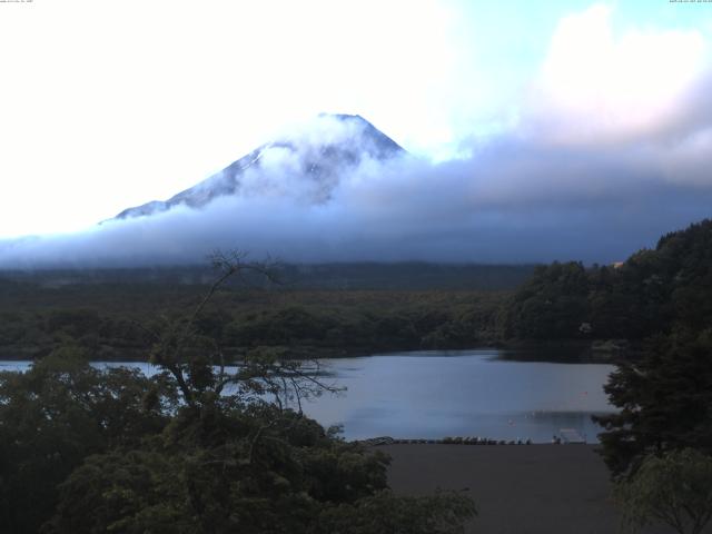 精進湖からの富士山