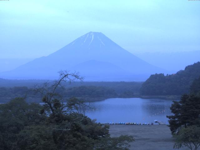 精進湖からの富士山