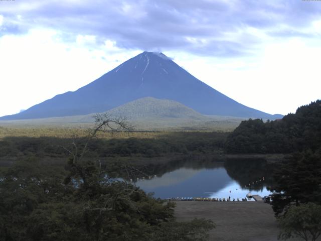 精進湖からの富士山