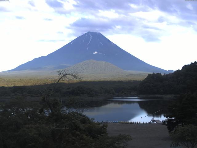 精進湖からの富士山
