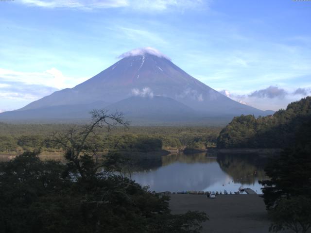 精進湖からの富士山