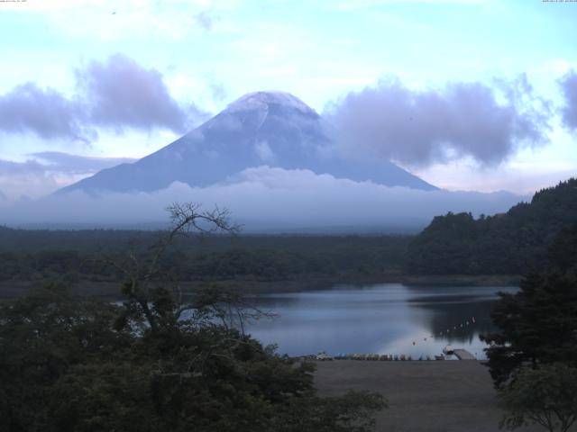 精進湖からの富士山
