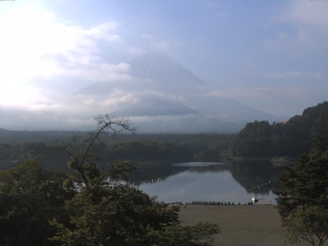 精進湖からの富士山