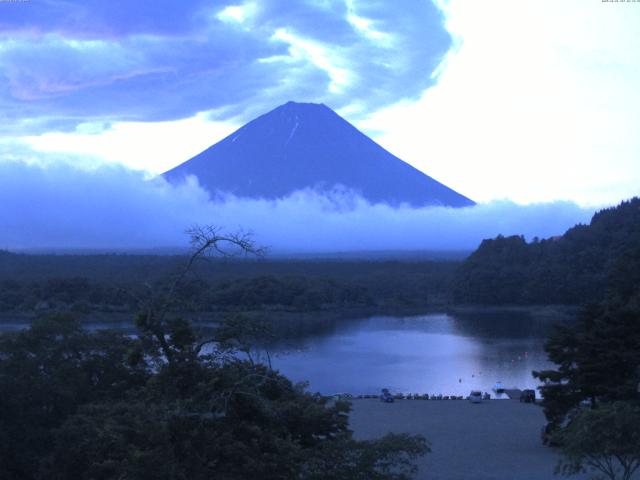 精進湖からの富士山