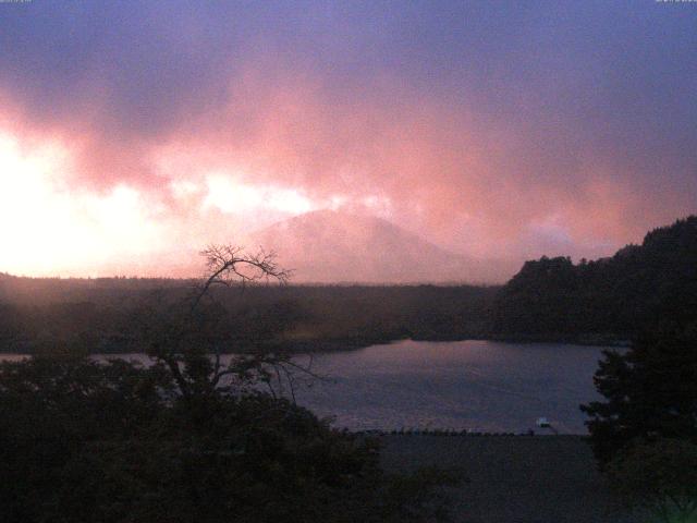 精進湖からの富士山